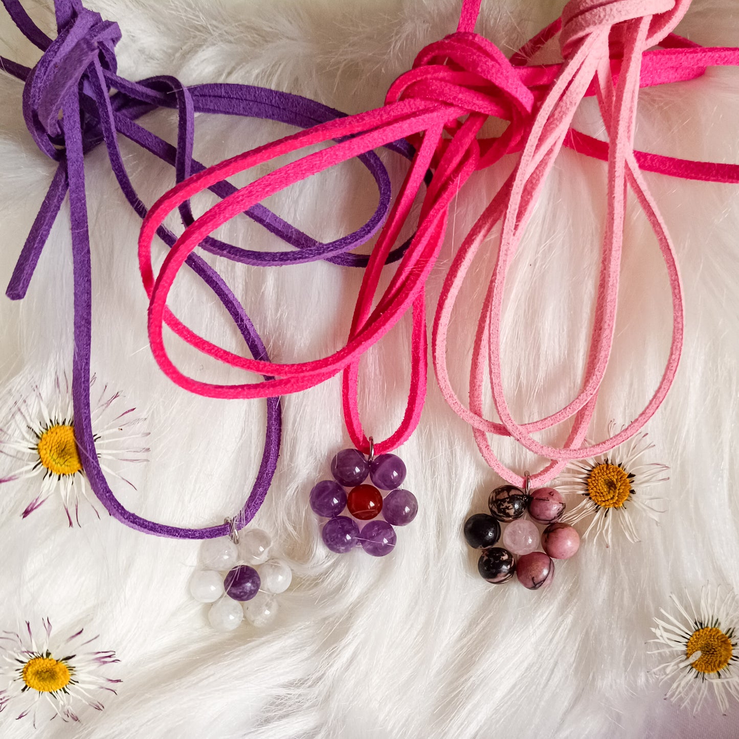 CHOCKER CON FIORE IN PIETRE DURE NATURALI