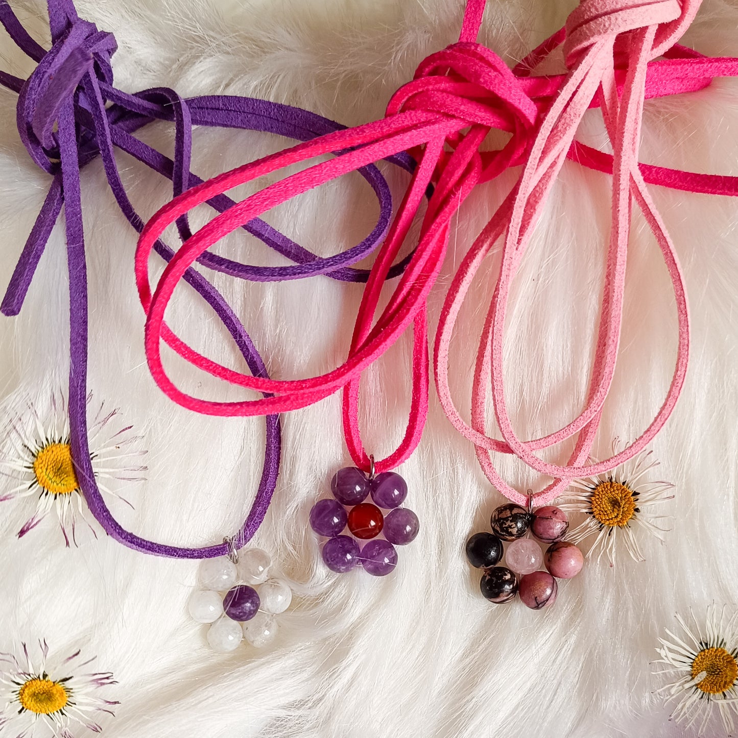 CHOCKER CON FIORE IN PIETRE DURE NATURALI