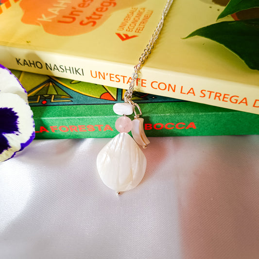 COLLANA CON CONCHIGLIA IN MADREPERLA