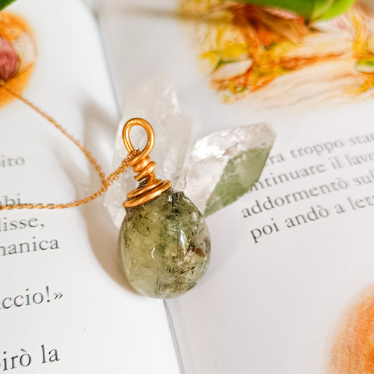 COLLANA CON CRISTALLO IN PREHNITE