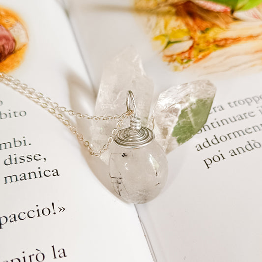 COLLANA CON CRISTALLO IN QUARZO TORMALINATO